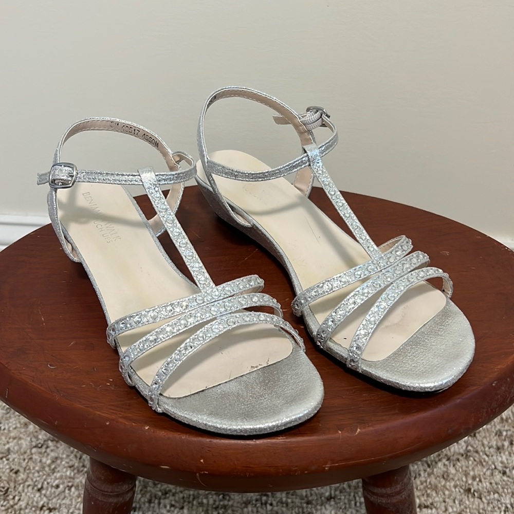 NWOT - Benjamin Walk Touch Ups - Hailey in silver - size 6M